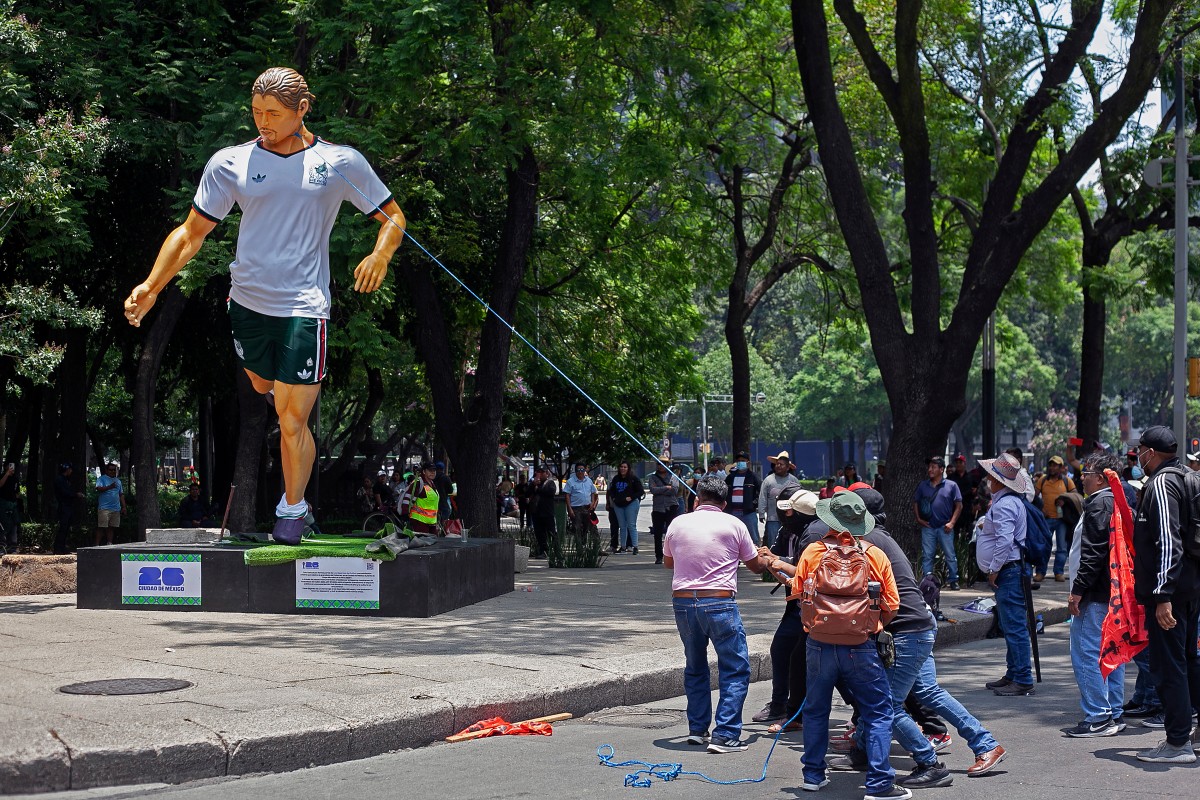 Manifestantes irrumpen en edificio gubernamental en México a días del Mundial