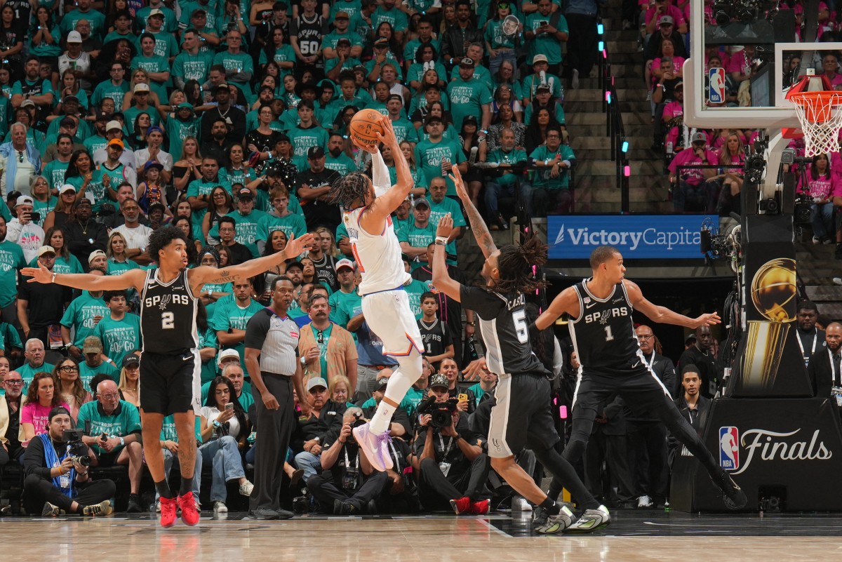 Los Knicks de Brunson asaltan San Antonio en el arranque de las Finales