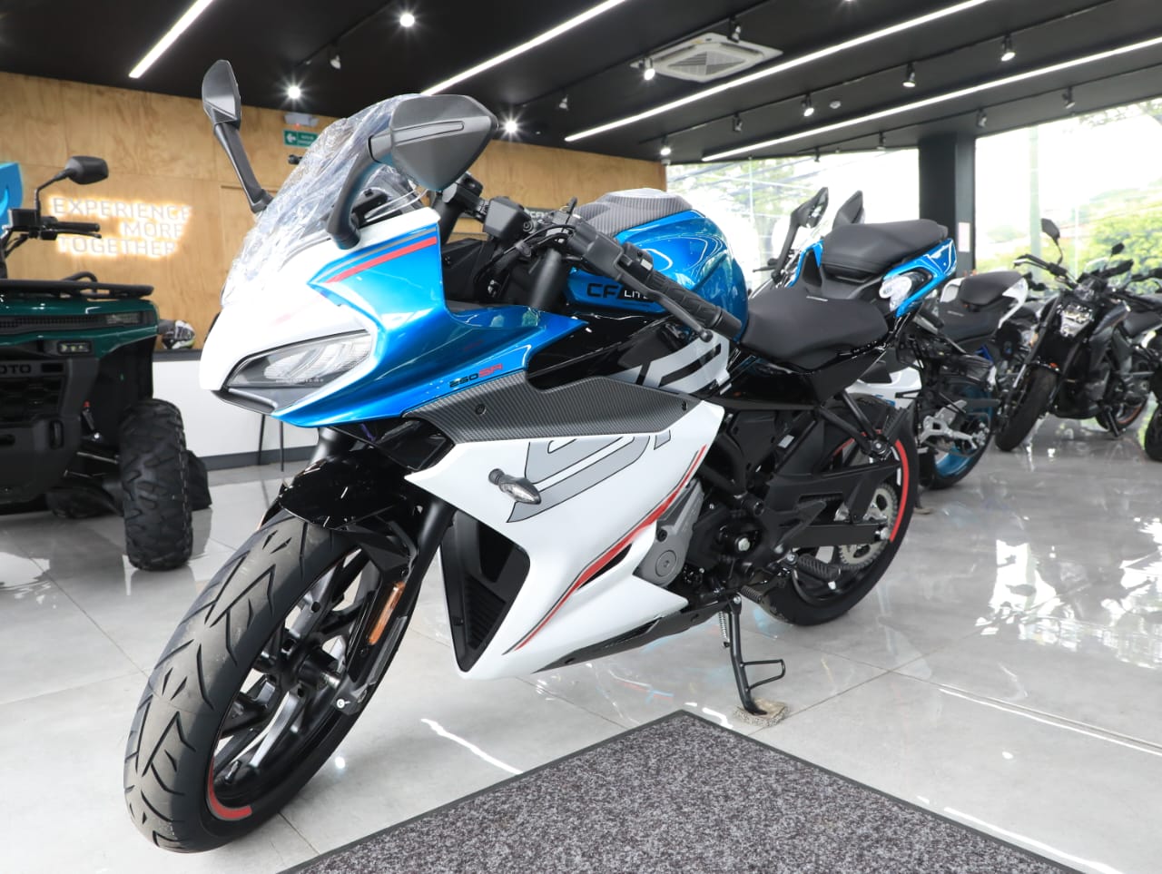 Potencia, estilo y tecnología: así destacan las motocicletas 250SR FUN y 250NK CFLITE de CFMOTO