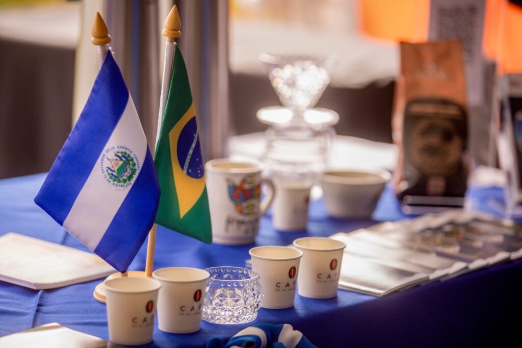 Café de El Salvador destaca en bazar cultural en Brasil