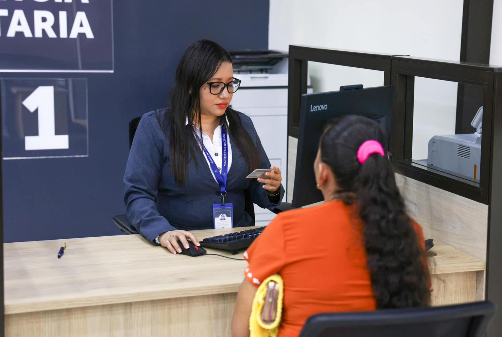 Recaudación de impuestos en El Salvador creció 10.8 % hasta abril de 2026