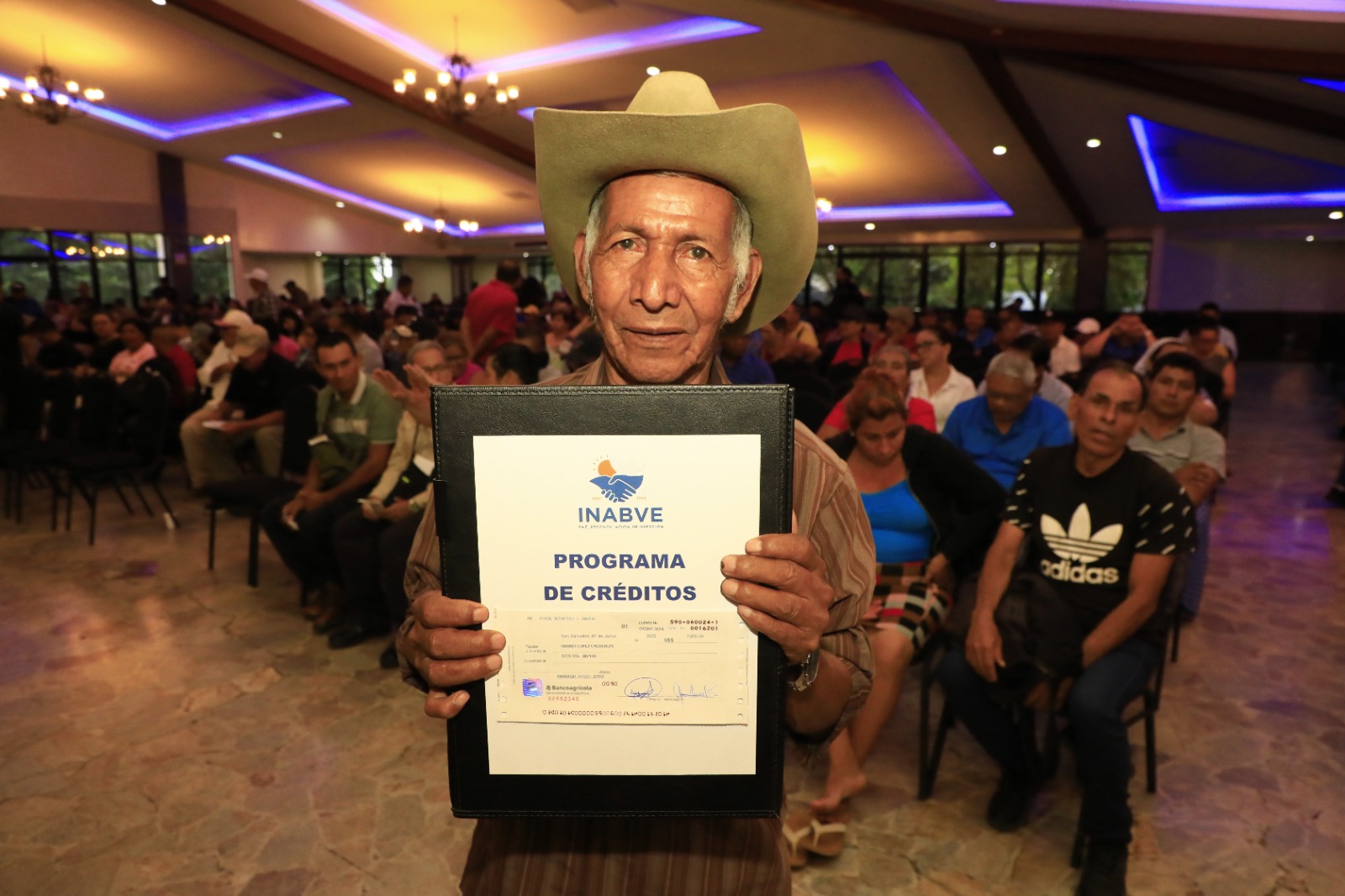 Gobierno da créditos a veteranos, lisiados y excombatientes
