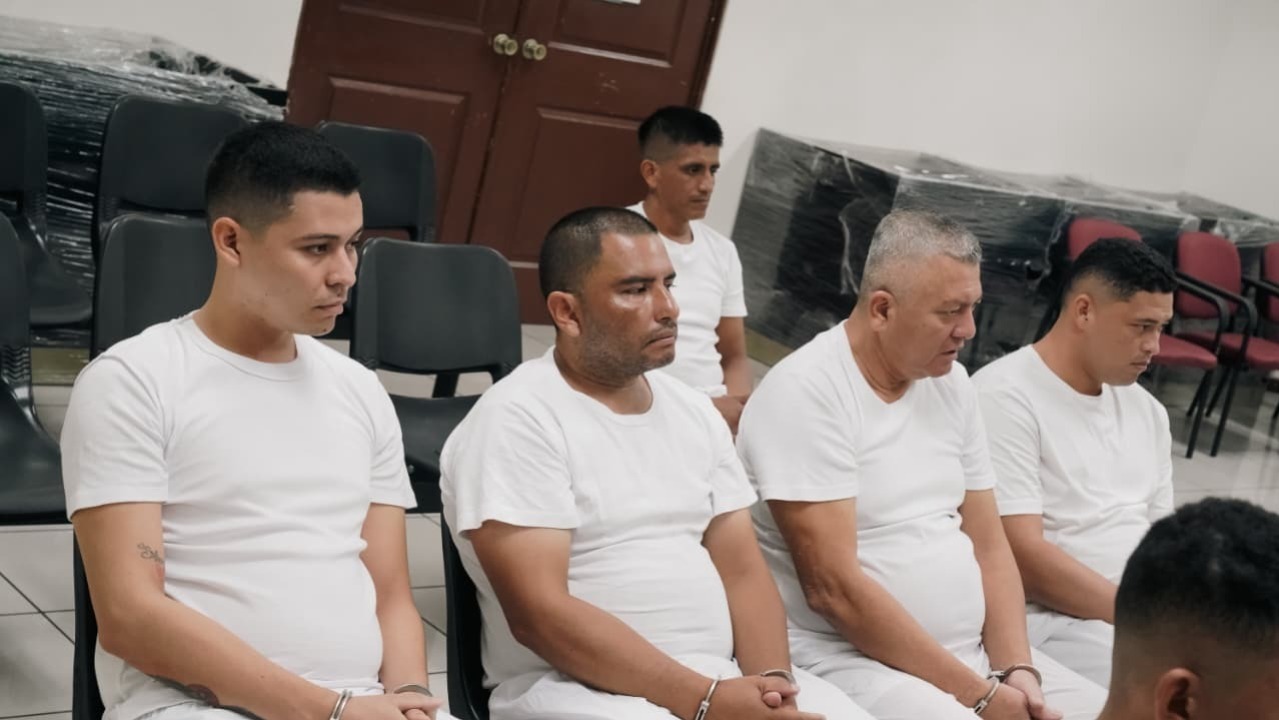 Condenan a nueve extranjeros por intentar traficar 1.3 toneladas de cocaína