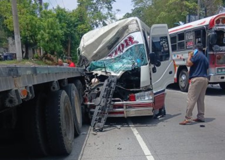 Una mujer fallecida y ocho lesionados en accidente de tránsito en carretera Panamericana