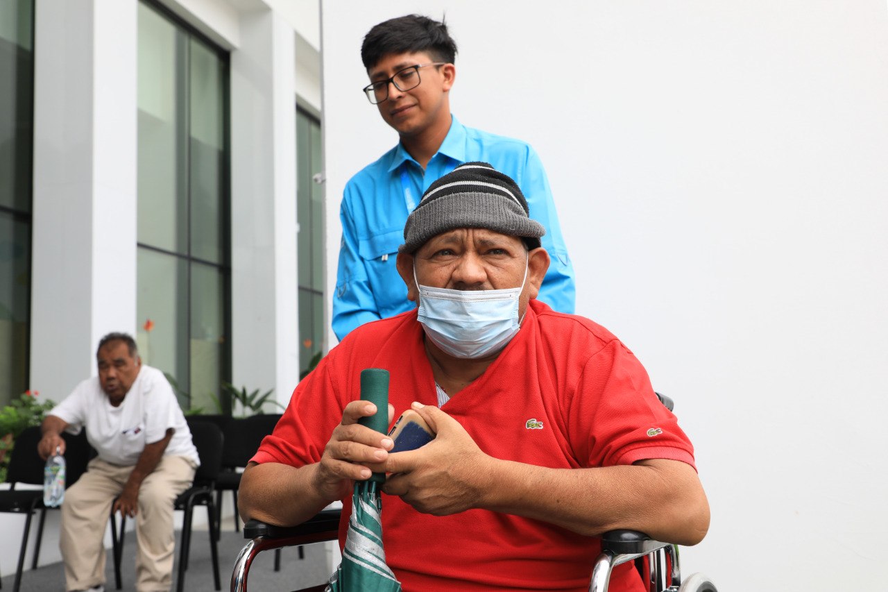 Pacientes reciben asistencia personalizada en el hospital Rosales